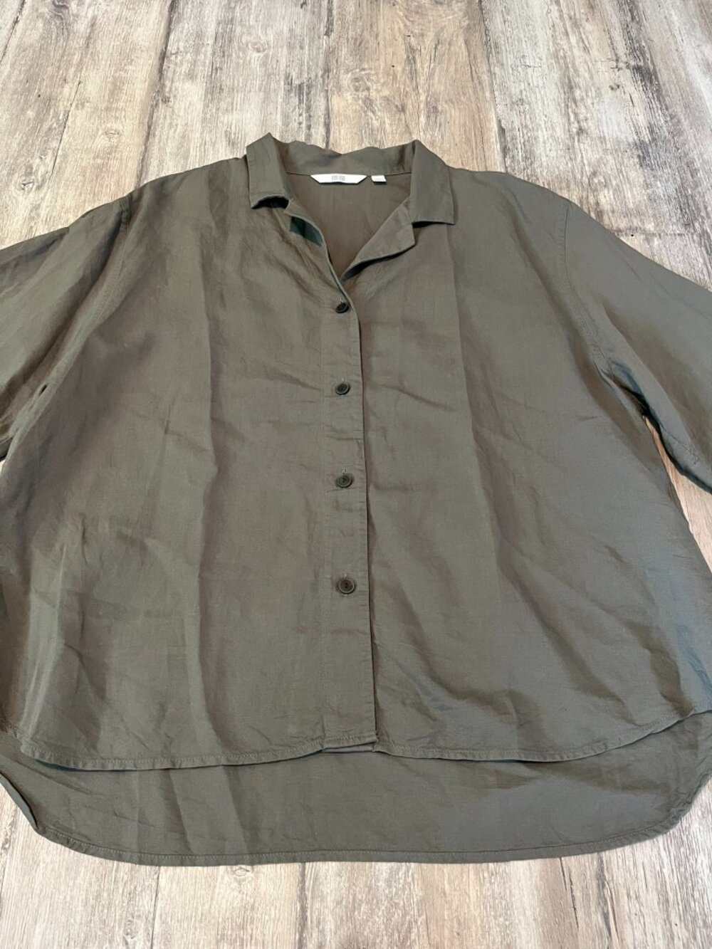 SALE! 2 Uniqlo W's Linen Blend Open Collar S/S Shirts, Black & Olive, Large - Picture 10 of 16